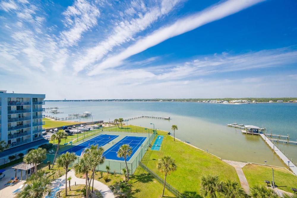 Gulf Shores Surf & Racquet 703C condo